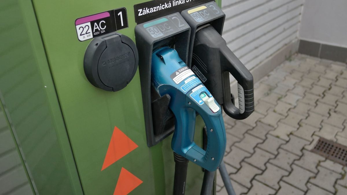 V Česku je 1525 dobíjecích bodů, na jeden připadá devět elektromobilů